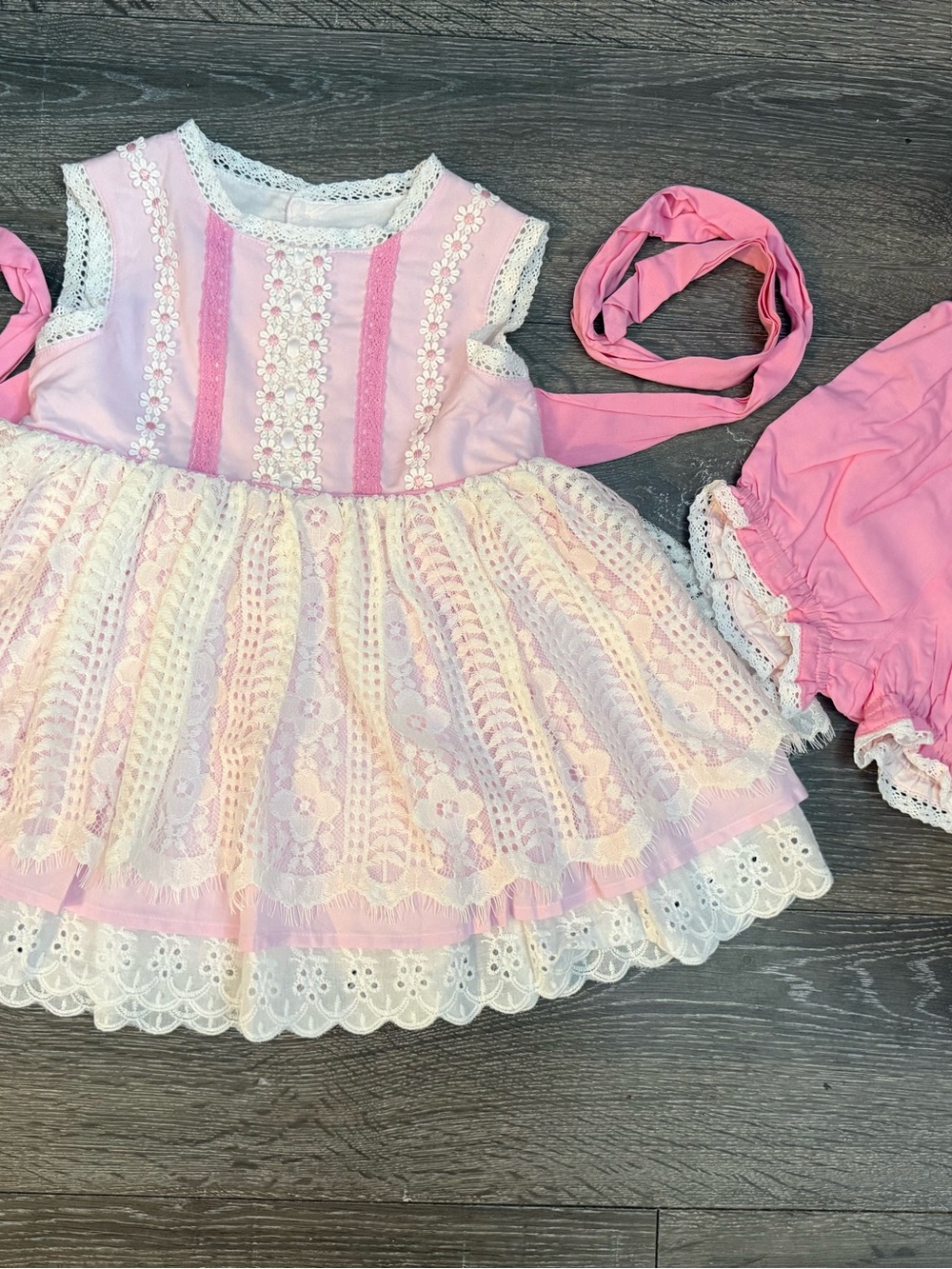 Love and Grow Daisy Pinafore Dress
Size 3
